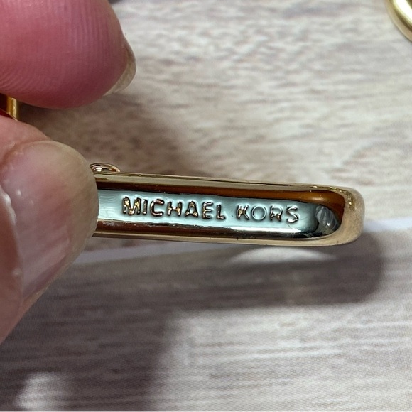 MICHAEL KORS / Taupe Shoulder Strap with Gold Chain - Picture 2 of 4